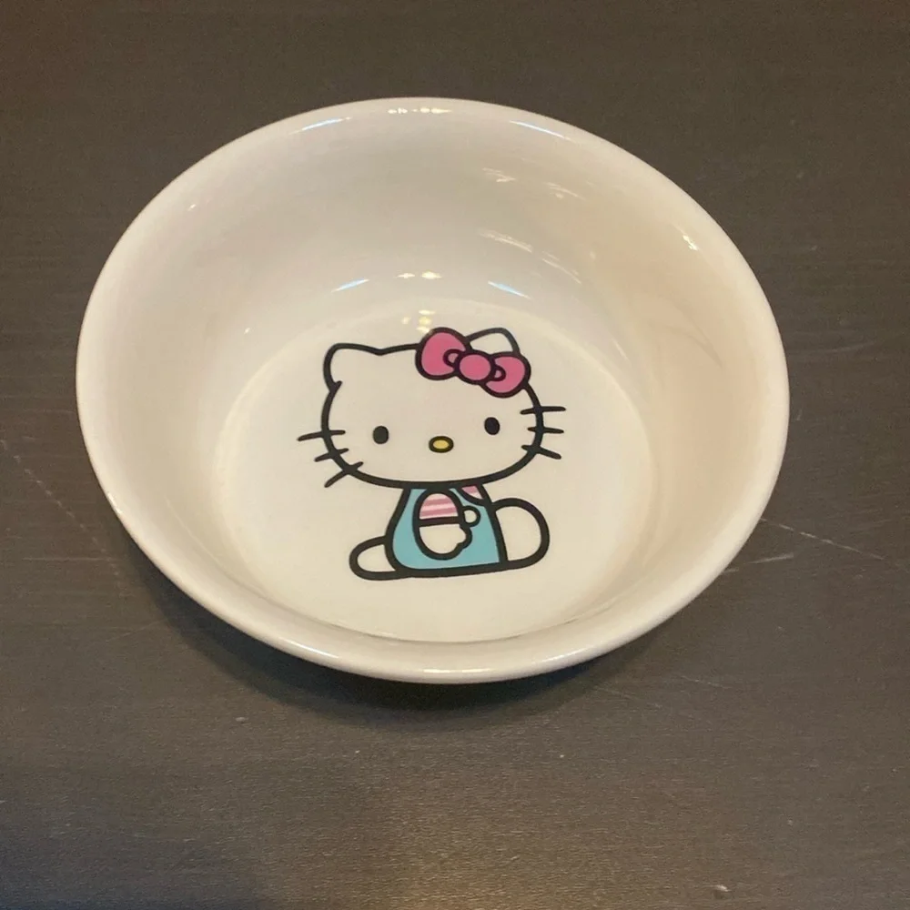 Sanrio Hello Kitty cat food dish